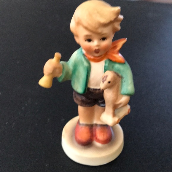 hummel boy with horn